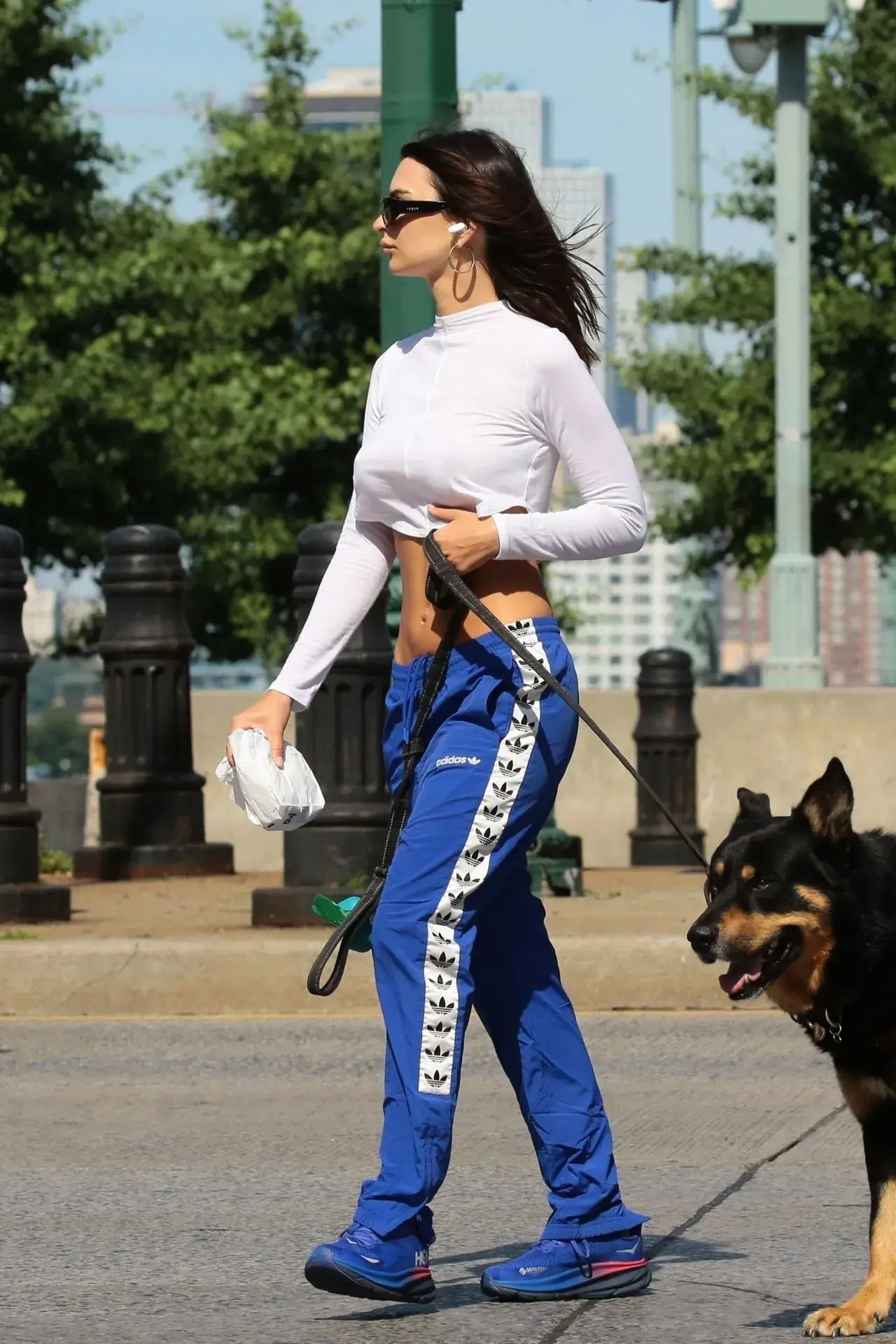 American model Emily Ratajkowski Stills in New York